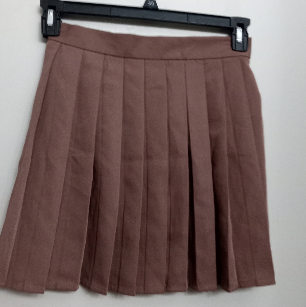Brown pleated skirt